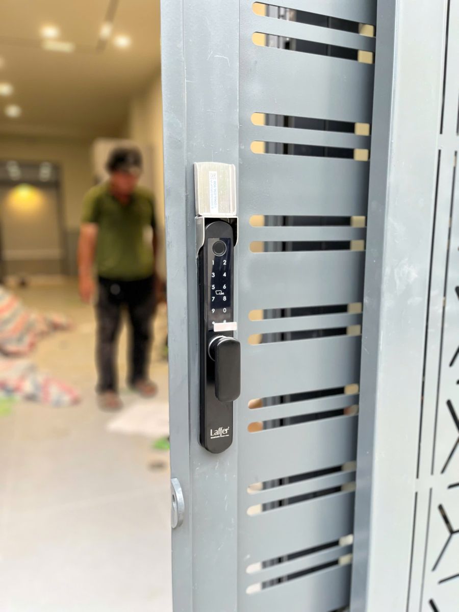 KHÓA VÂN TAY CHO CỬA LÙA , CỬA KÉO XẾP LAFFER XF19