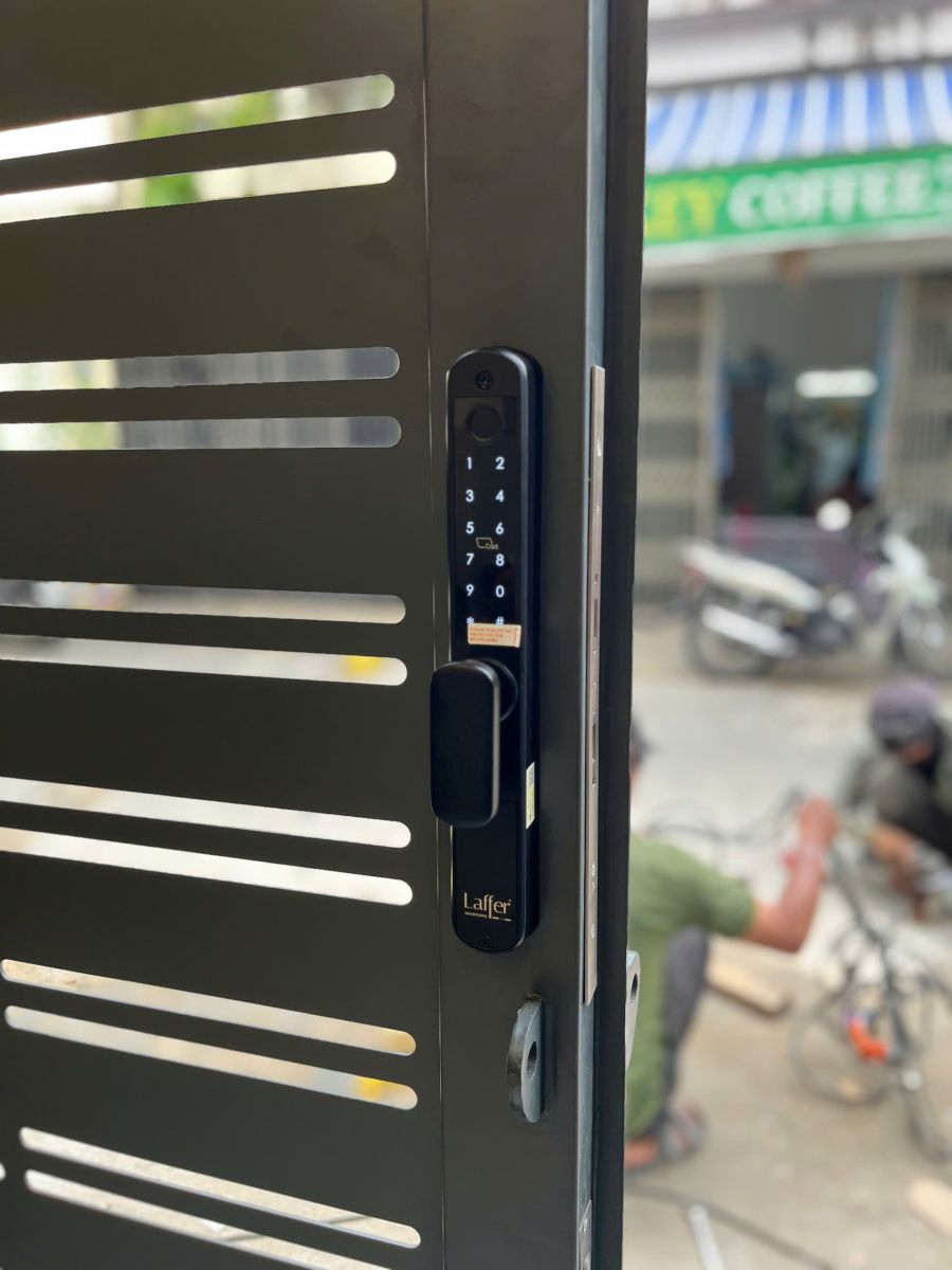 KHÓA VÂN TAY CHO CỬA LÙA , CỬA KÉO XẾP LAFFER XF19