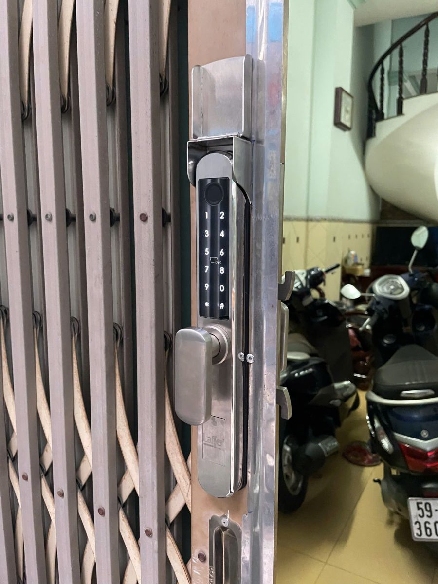 KHÓA VÂN TAY CHO CỬA LÙA , CỬA KÉO XẾP LAFFER XF19