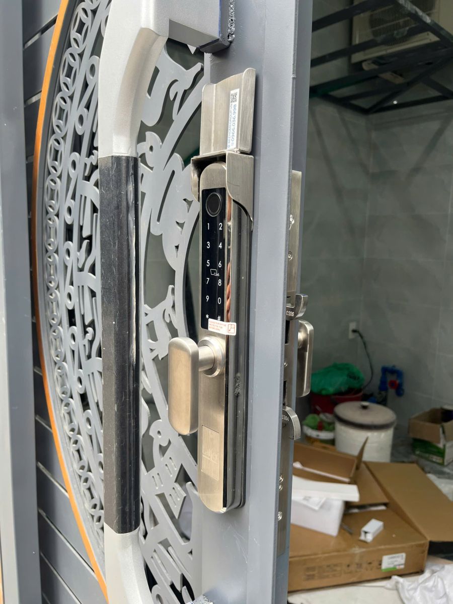 KHÓA VÂN TAY CHO CỬA LÙA , CỬA KÉO XẾP LAFFER XF19