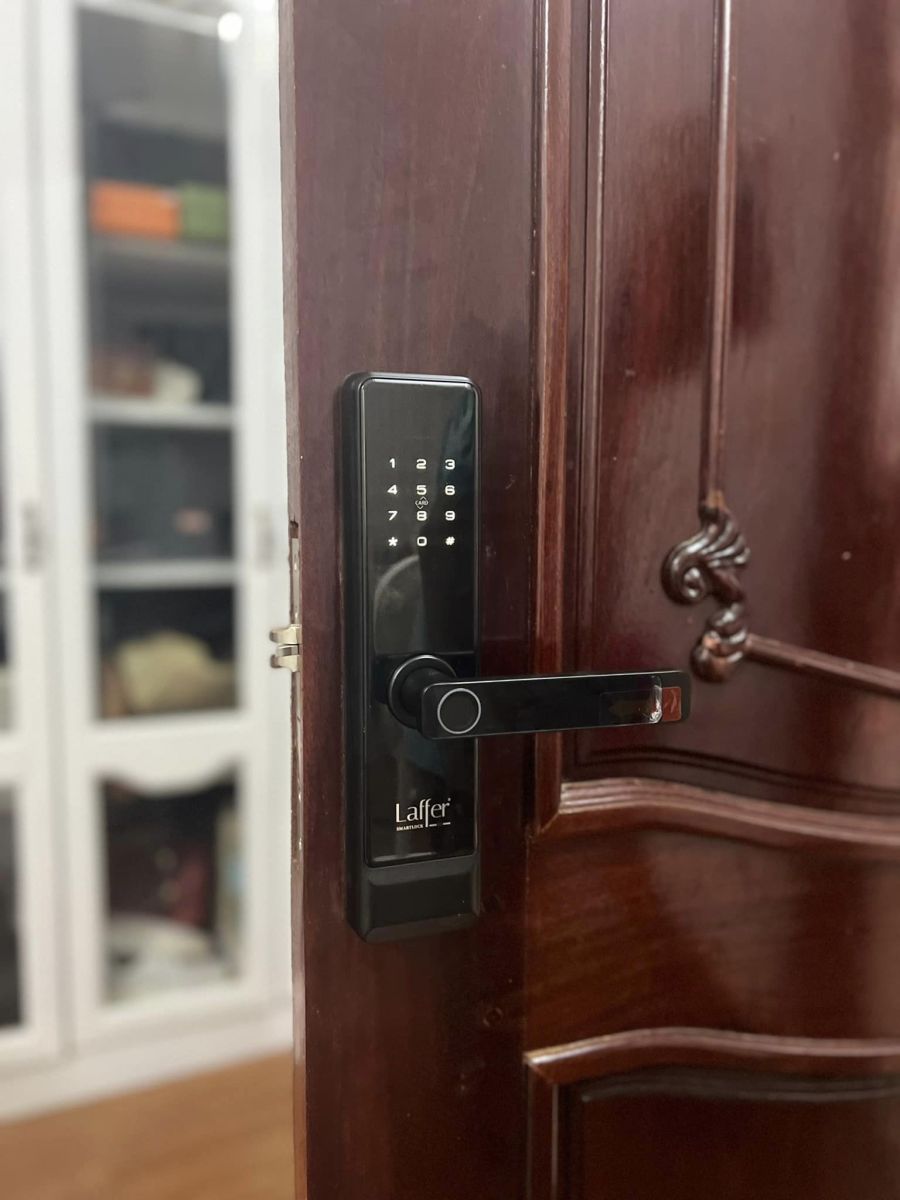 Lắp Đặt Khóa Vân Tay Cho Cửa Gỗ Tại Bình Thạnh