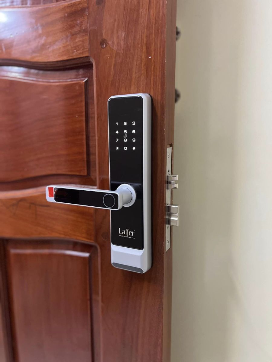 Lắp Đặt Khóa Vân Tay Cho Cửa Gỗ Tại Bình Thạnh