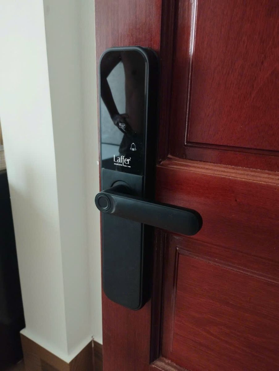 Lắp Đặt Khóa Vân Tay Laffer LC06 Tại Quận 10