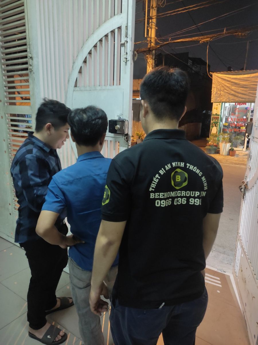 Lắp đặt khóa vân tay tại HCM 