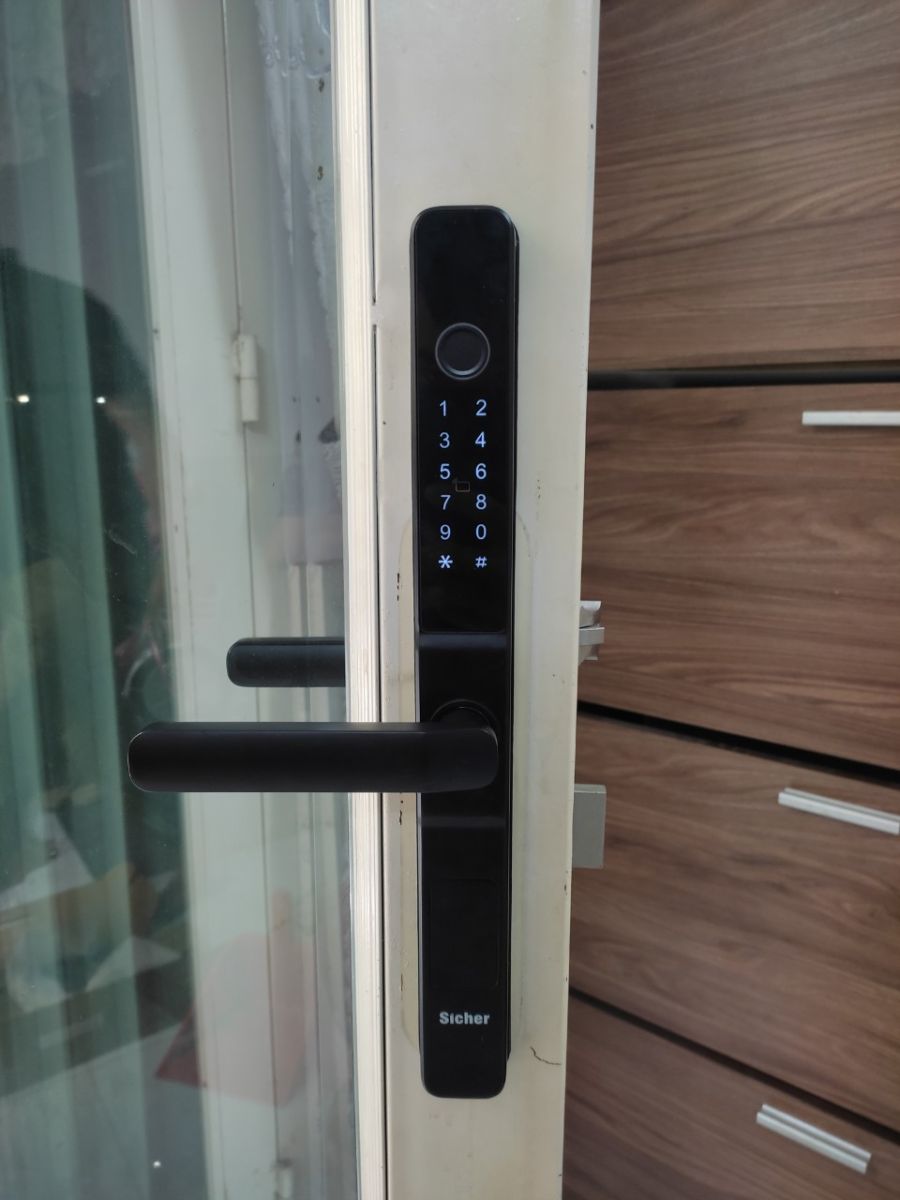 Lắp Đặt Khóa Vân Tay Cho Cửa Sắt Hộp Tại Quận 7