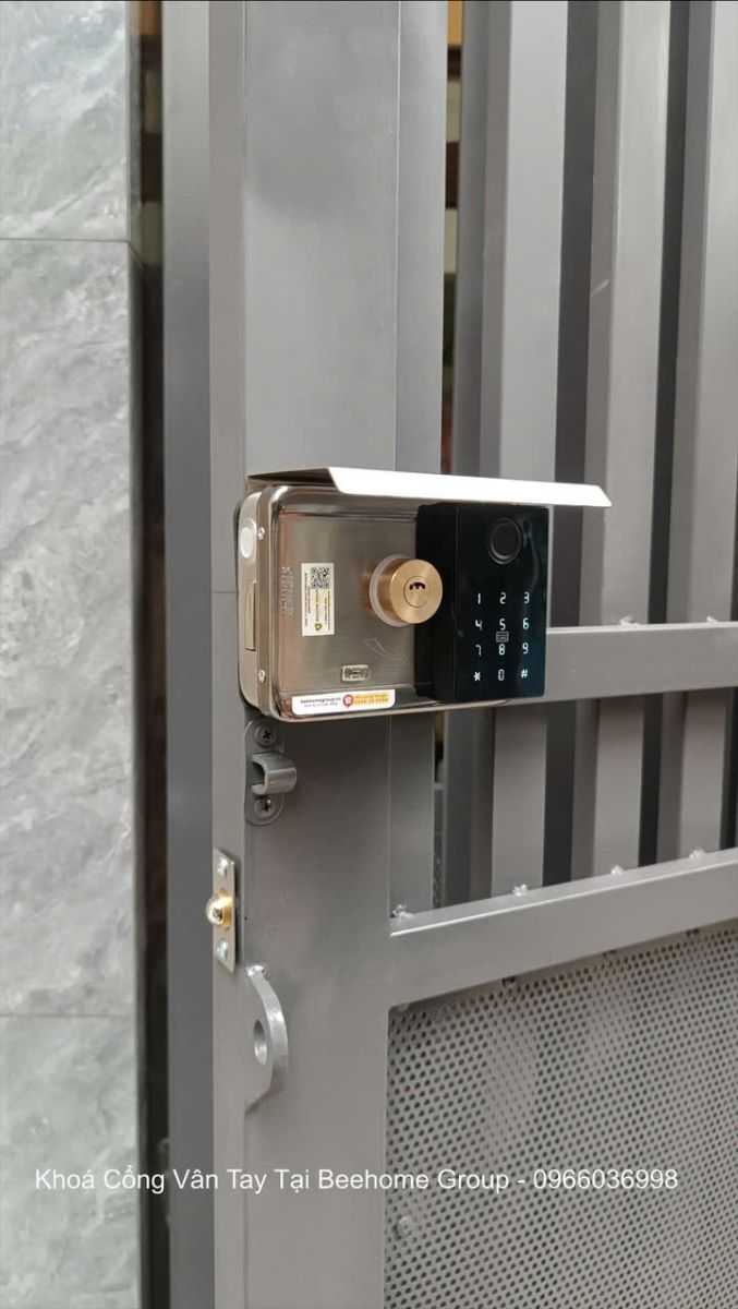 Lắp đặt khóa vân tay cửa cổng tại Quận 5 
