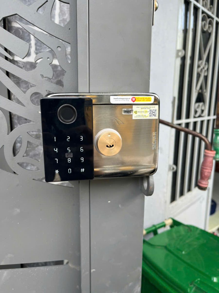 Lắp Đặt Khóa Vân Tay Cho Cửa Cổng Sắt Tại Quận 12
