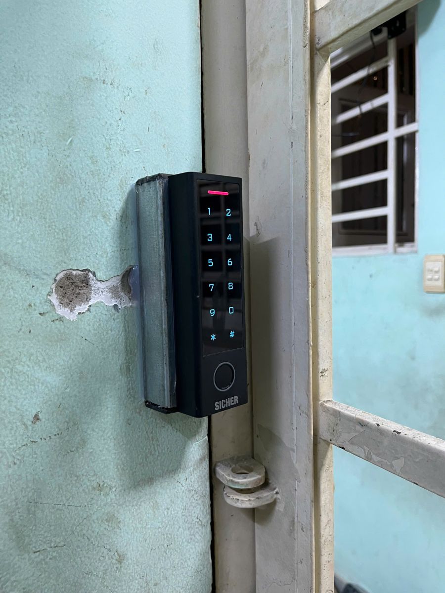 Lắp đặt khóa vân tay cho nhà trọ tại HCM