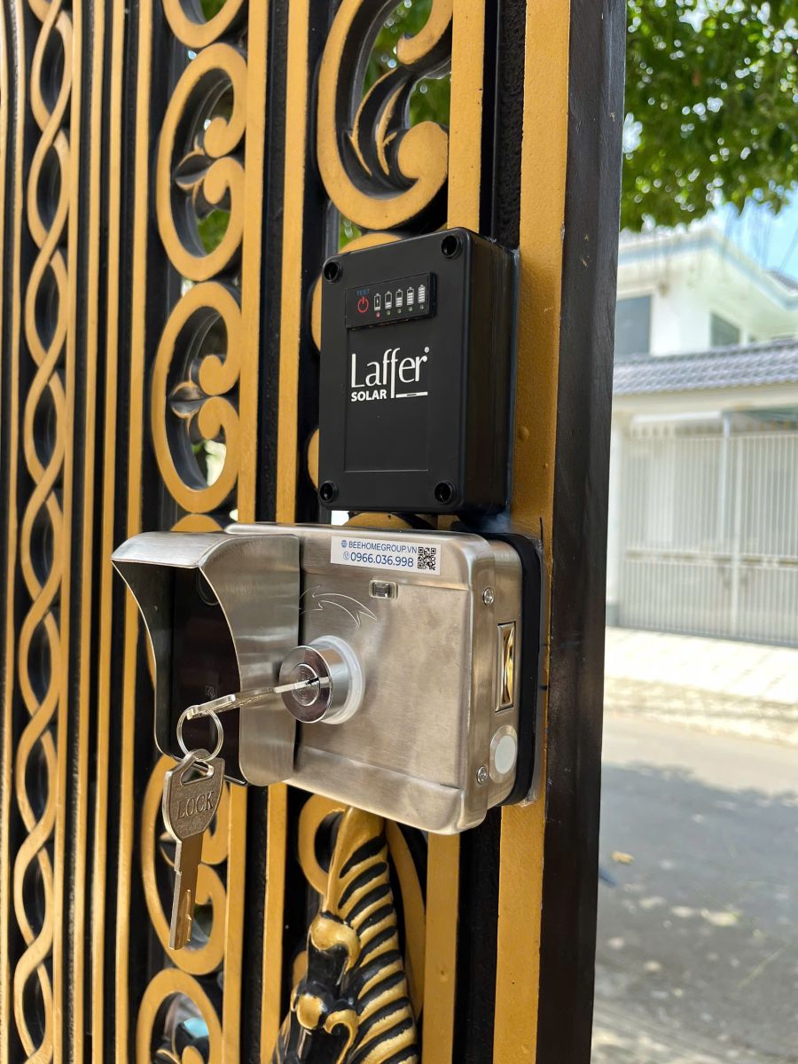 Sửa khóa vân tay cửa cổng Laffer tại HCM