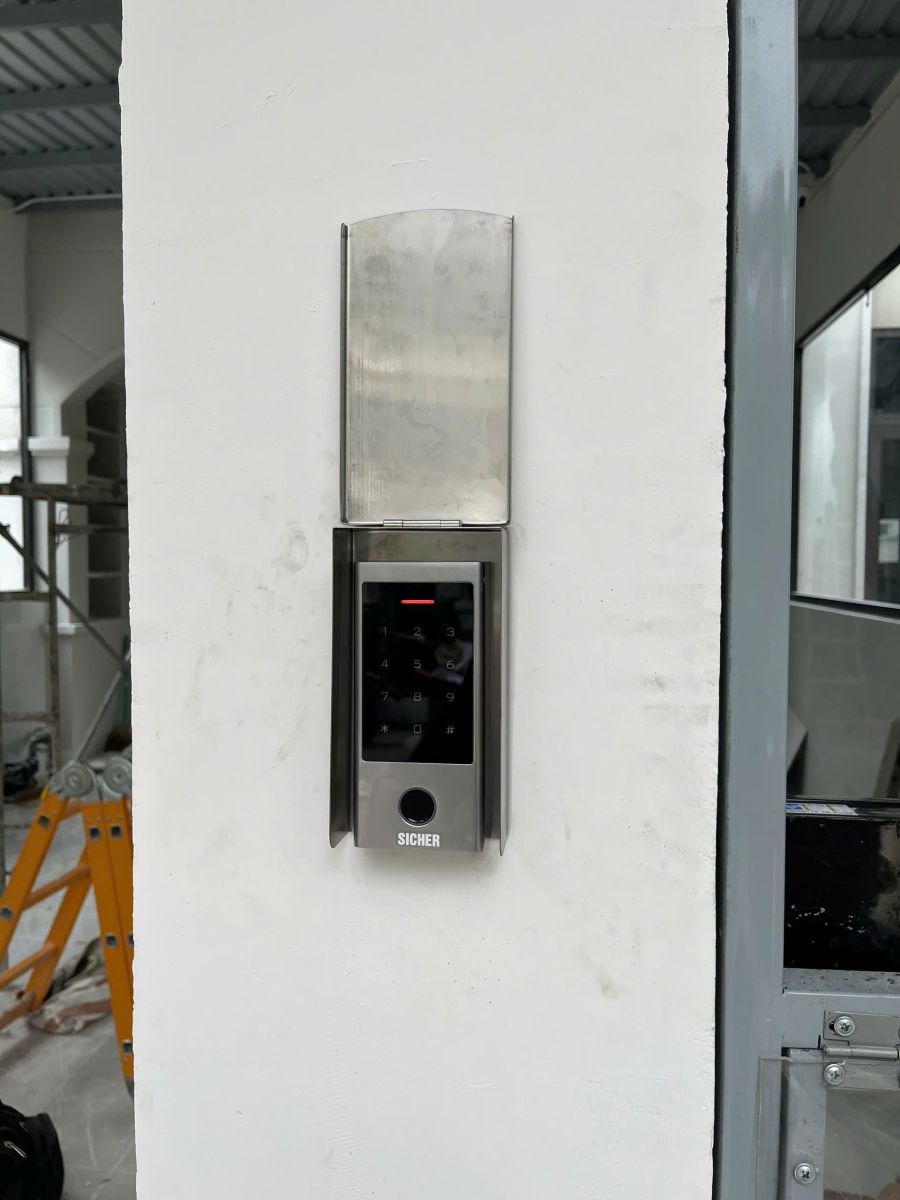 Lắp đặt khóa vân tay cho CHDV tại Tân An
