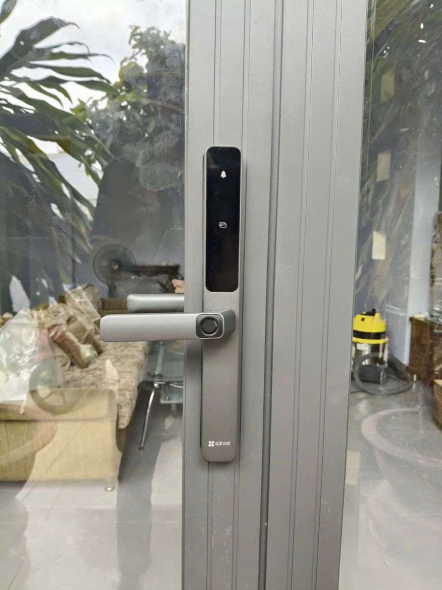 Lắp đặt khóa vân tay EZVIZ DL06 tại HCM