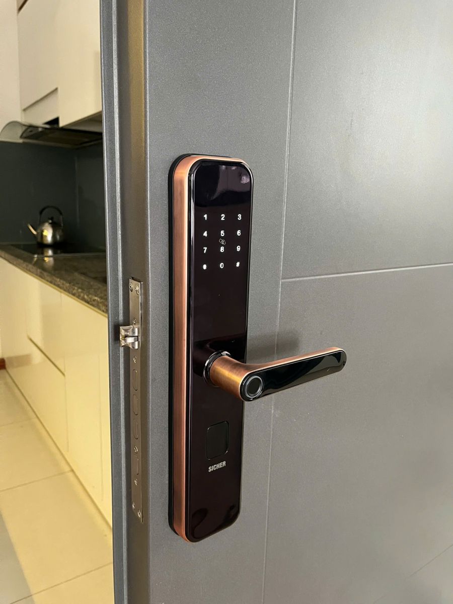 Lắp đặt khóa vân tay cho căn hộ chung cư Diamond Riverside Quận 8 tại HCM