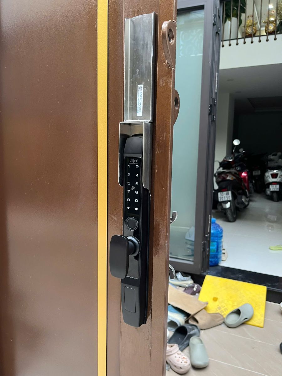 Khóa vân tay cho cửa lùa tại HCM