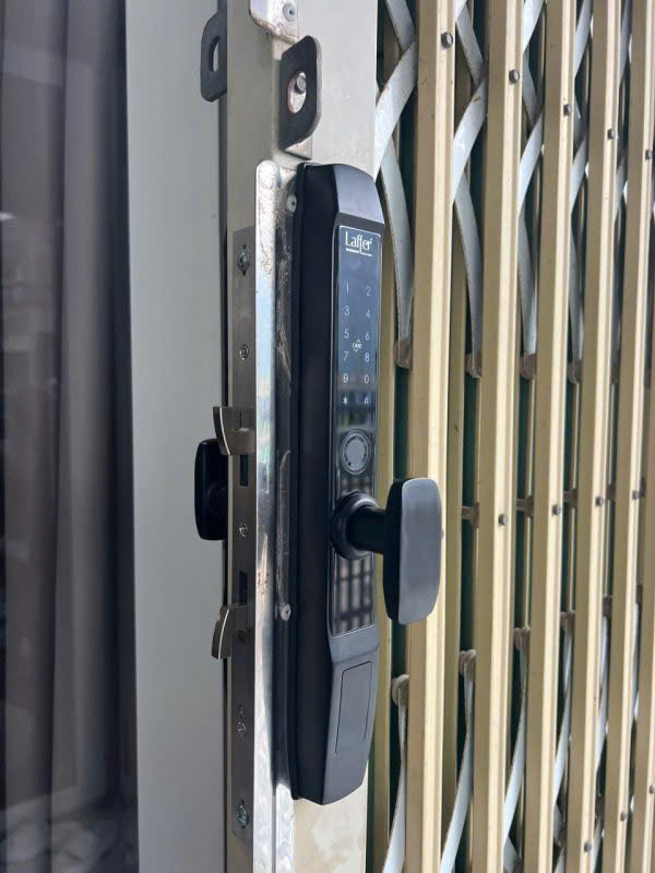 KHÓA VÂN TAY CHO CỬA LÙA LAFFER R1