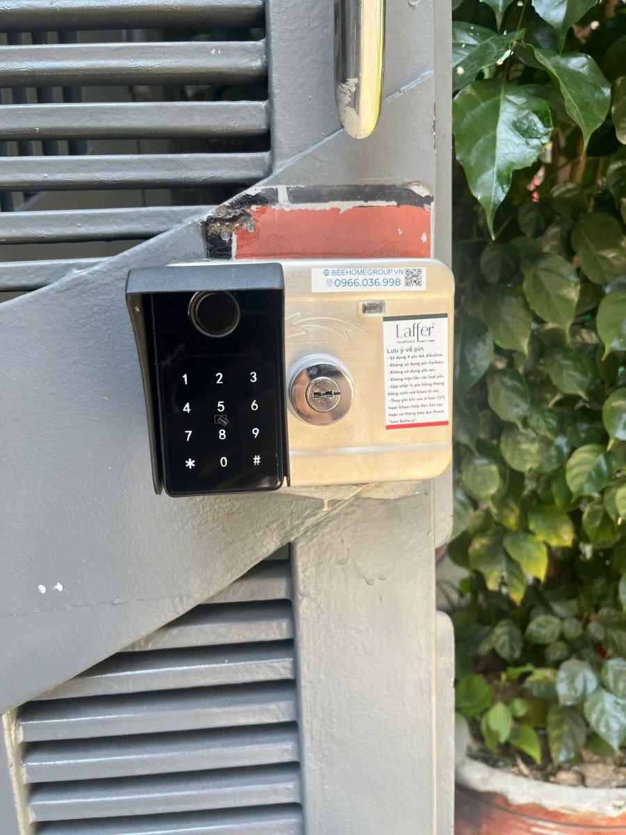 Khóa vân tay cho cửa cổng cao cấp Laffer A18-2F