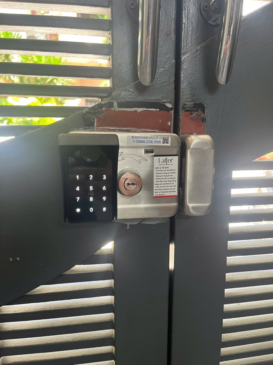 Khóa vân tay cho cửa cổng cao cấp Laffer A18-2F